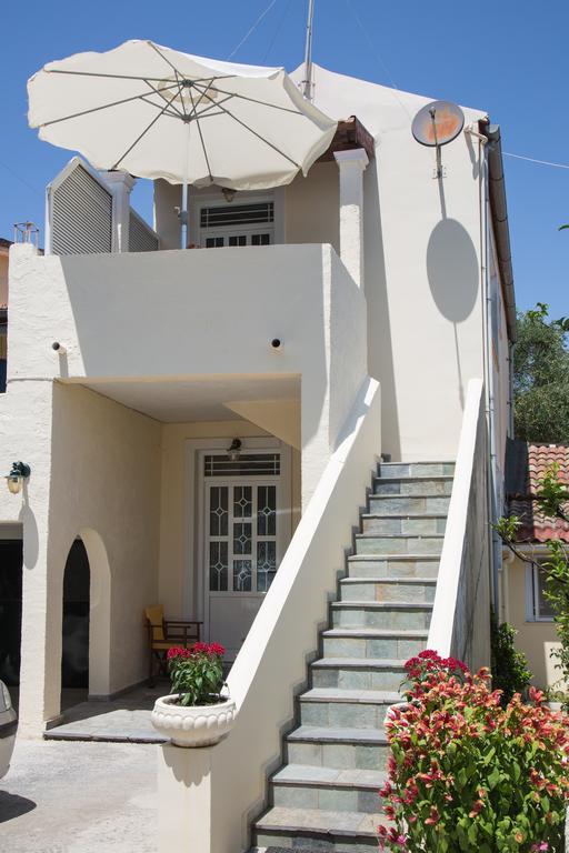 Apartments Margarita Kaizer Bridge Achílleion Exterior foto